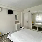 Click & بيت ضيافة 2*